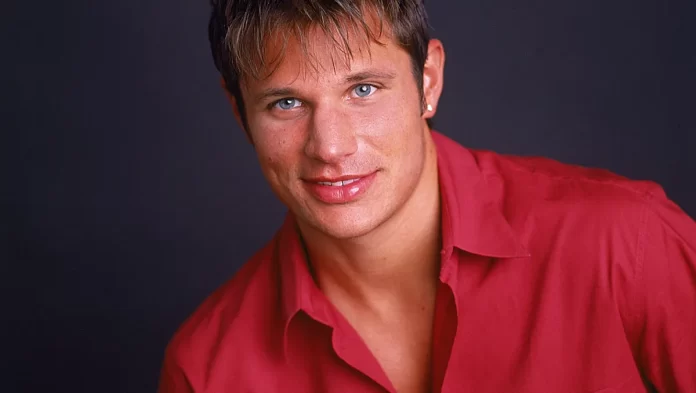 635941942677791170-XXX-D0-NICSMILE-25-98-DEGREES-1184897