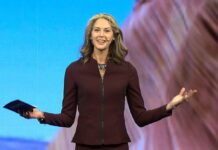 How to Set Yourself Apart as a Professional Emcee